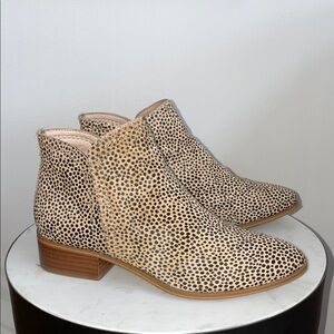 ALDO ANIMAL PRINT PONY HAIR ANKLE NOOTS 7.5